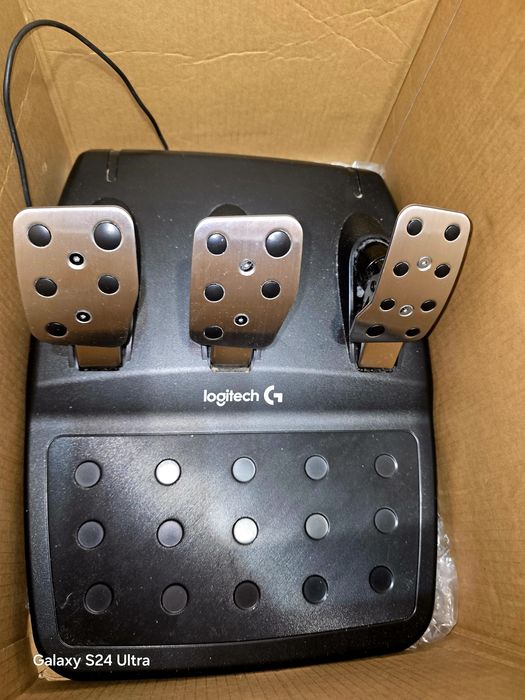 Logitech G29 Driving Force за PS5/PS4 – Перфектно състояние | Като