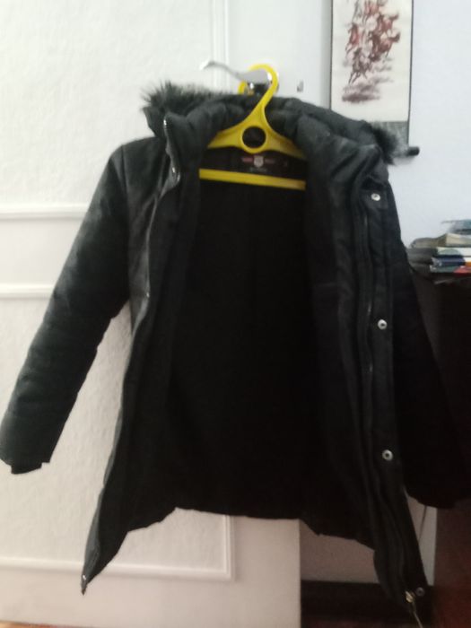 Продаю теплую куртку для мальчика размер 42