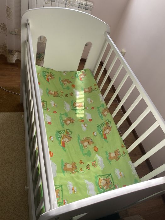 Продам детский манеж с маятником