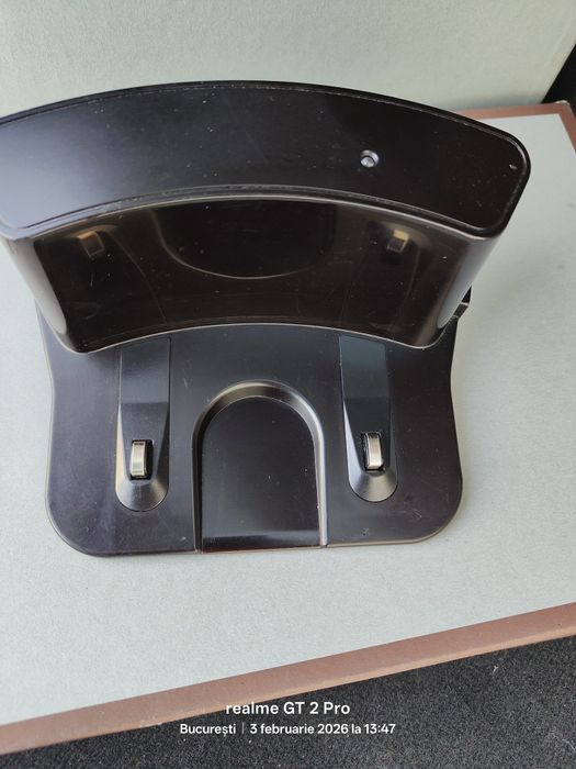 Incarcator aspirator robot