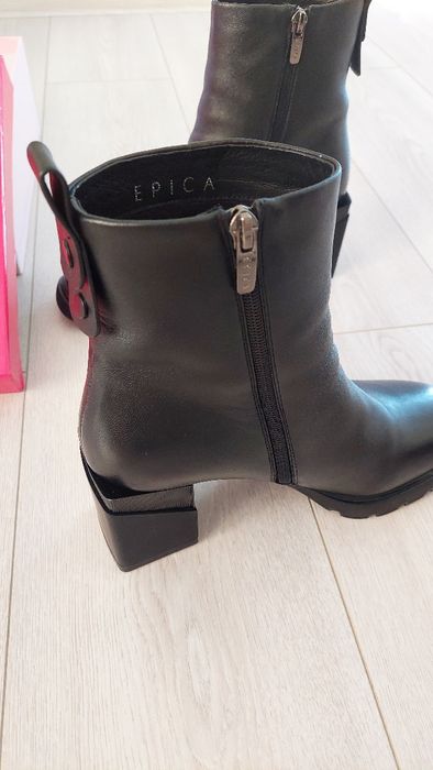 Cizme epica dama nepurtate