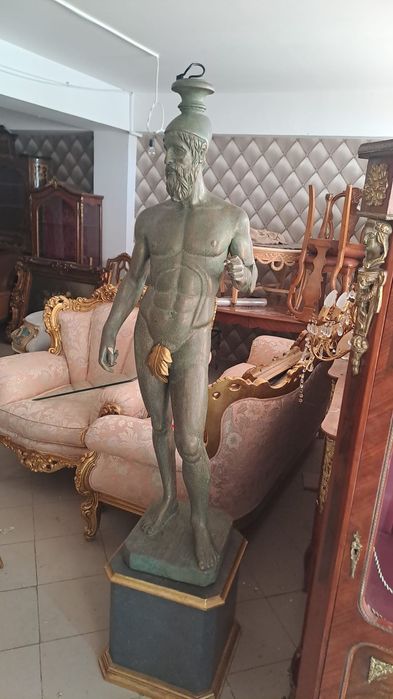 Statuie cu candelabru, mărime naturală