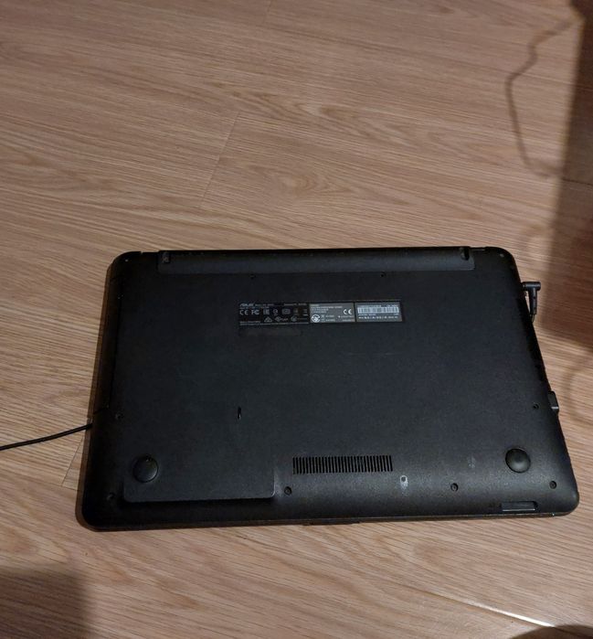 Vând laptop vechi Asus