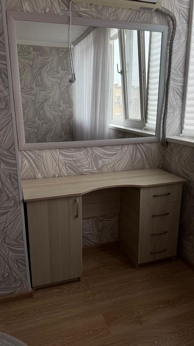 Комод с зеркалом