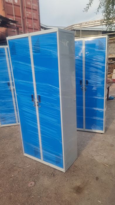 Металлический шкаф раздевалочный Razdevalka shkaf