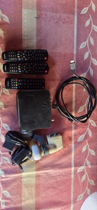 Vand 3 receivere digi satelit cu lnb inclus