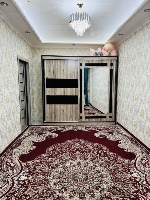 Ko'p qavatli uylarning,7-qavatidagi 2 xonali xonadon sotiladi