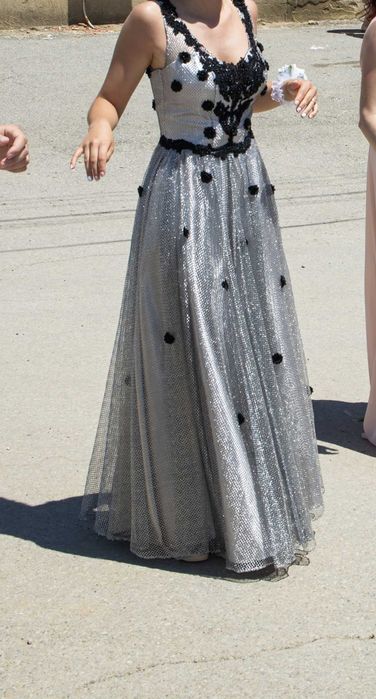 Официална рокля.