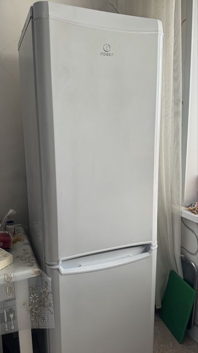 Холодильник Indesit
