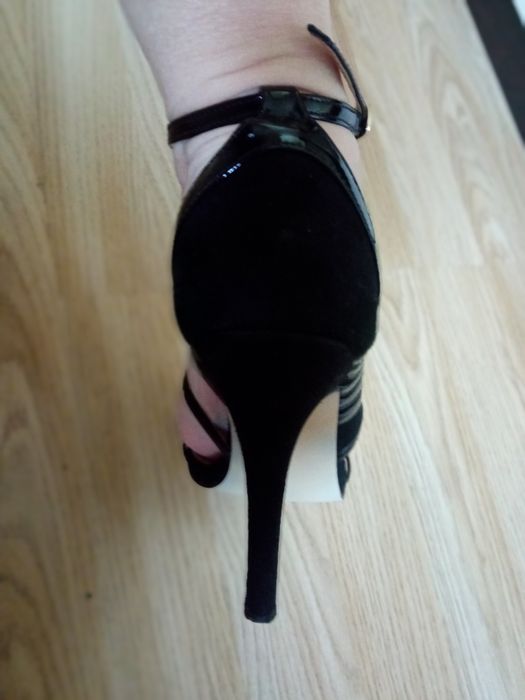 Прекрасни елегантни сандали 36номер