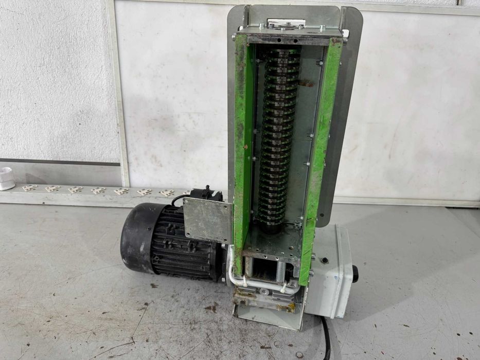 Машина за рязане на картон