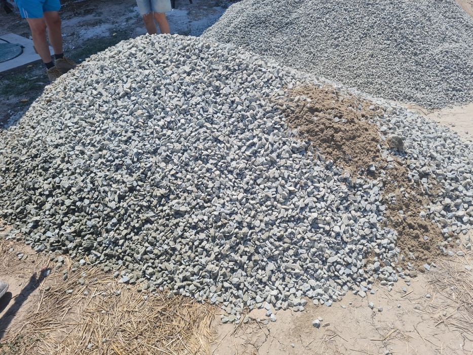Balastru,nisip, piatra (amestec pentru beton)