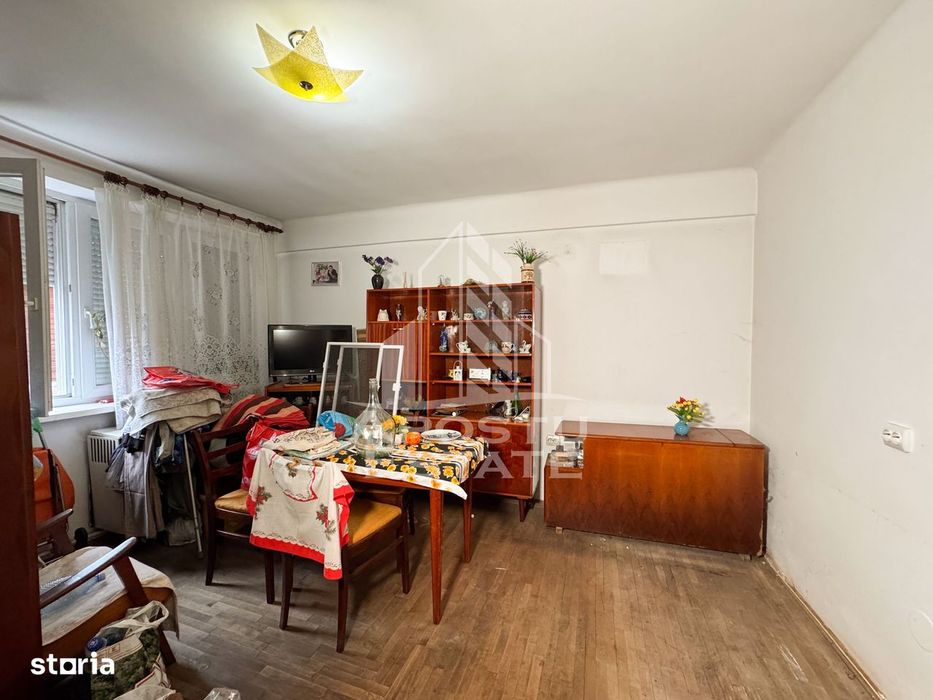 Apartament cu 1 camera, 30mp, decomandat, Zona centrala in Hunedoara