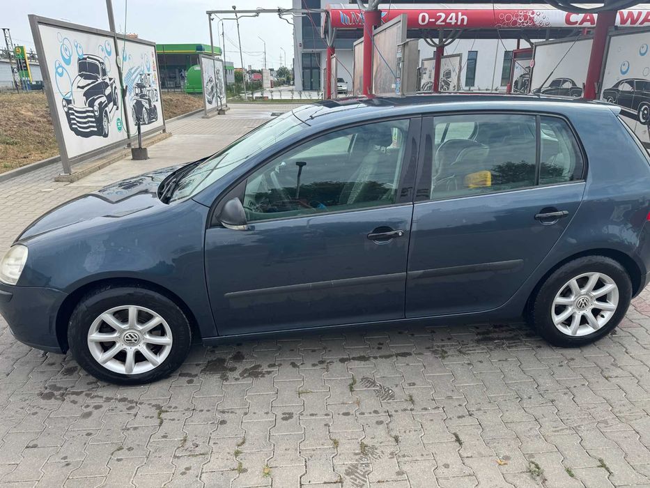 Vand VW Golf 5 1.6 benzina