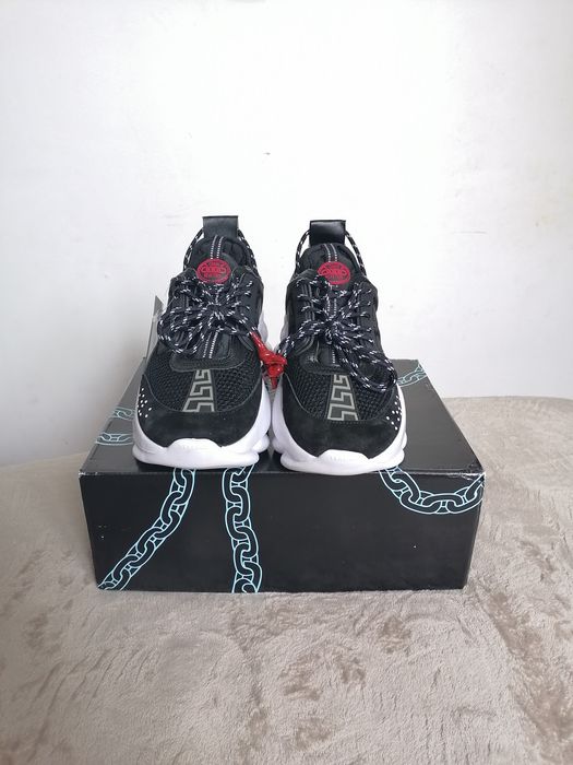 Versace chain reaction
