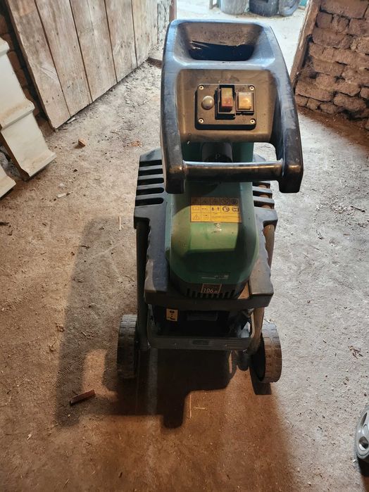 Тиха валова клонотрошачка Дробилка Gardenline GLLH 2542 (2500W, 60L кош)