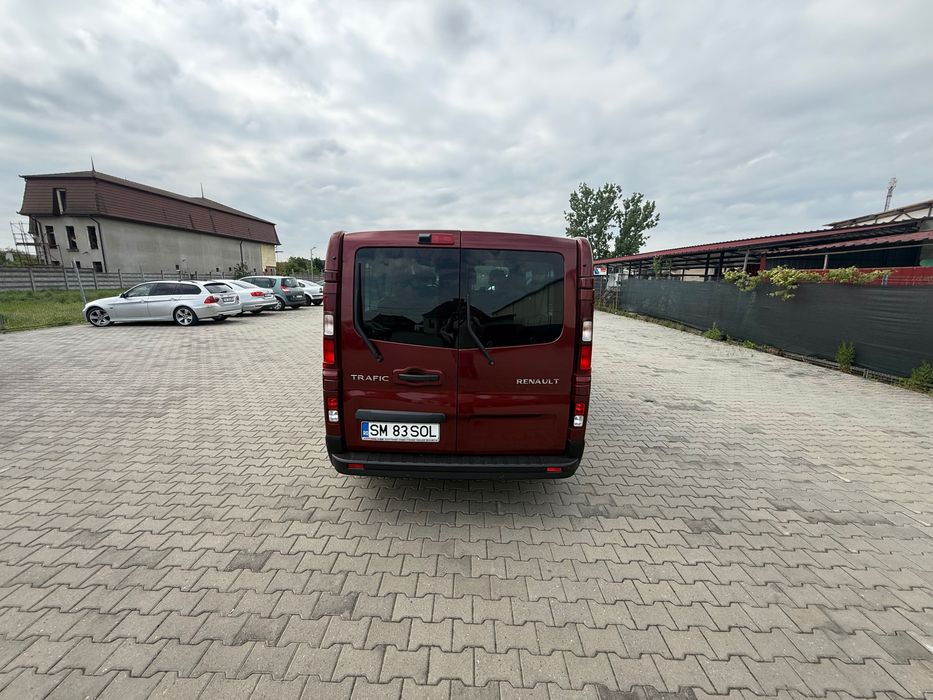 De Vanzare Renault Trafic 8+1 2023