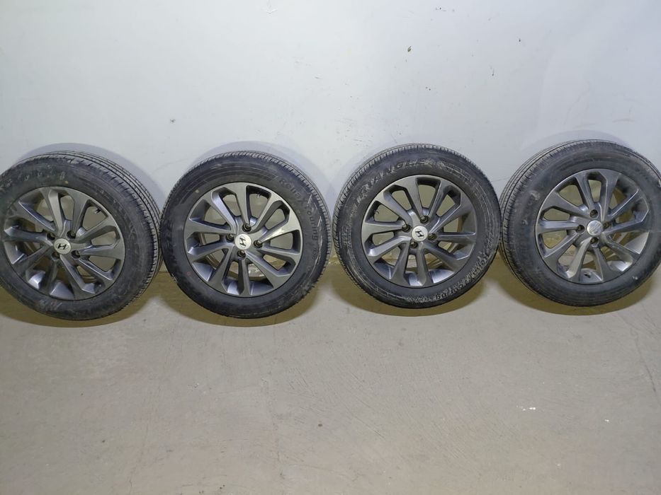 Продам шины с дисками на хюндай акцент