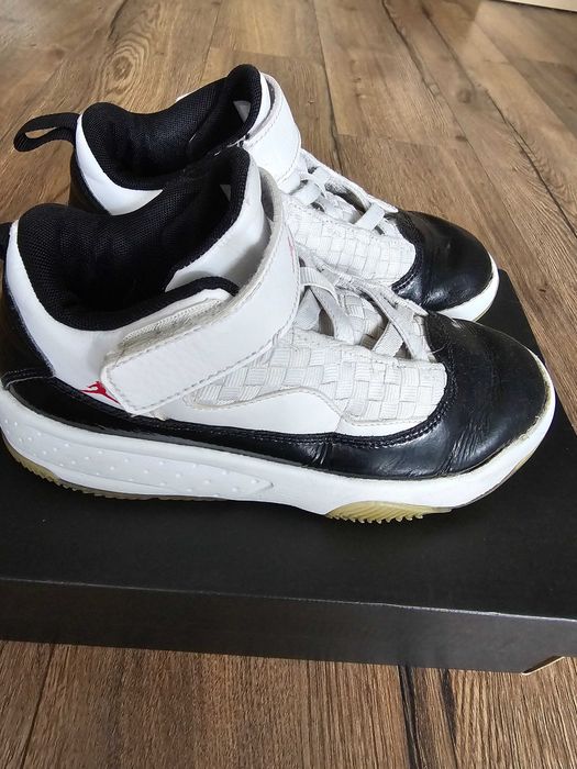 Jordan Max Aura 2, номер 32