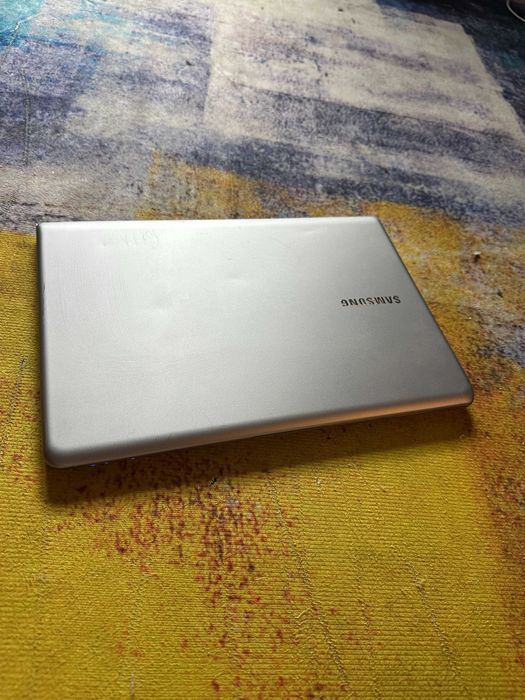 aptop samsung 535u , slim, metalic , video 2 gb - 380 lei