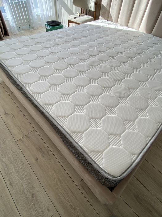 Продам кровать с матрасом