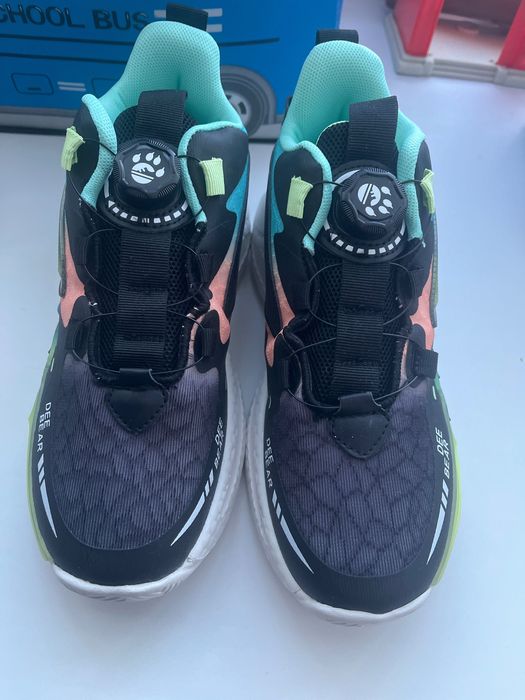 Кроссовки для мальчиков и девочек