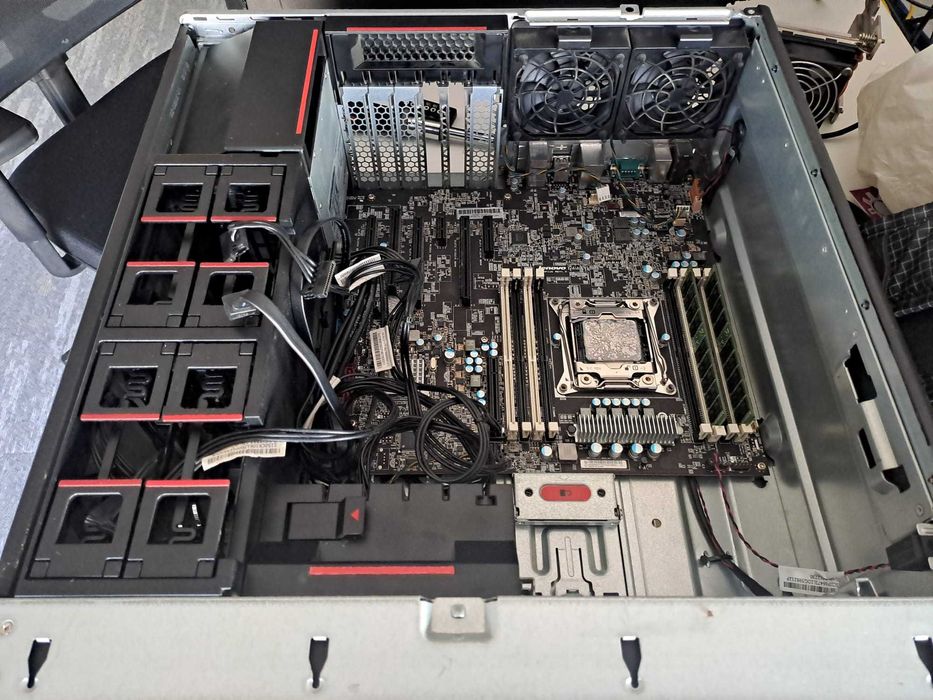 Vand PC Lenovo P510 Intel Xeon E5 v3