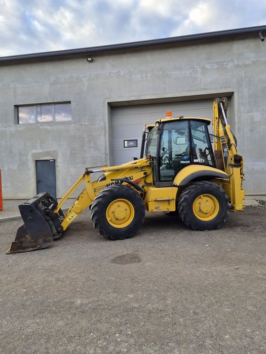 Buldoexcavator Komatsu