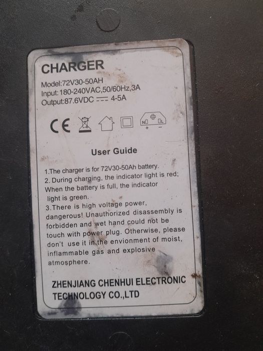 Vind încărcător triciclu electric