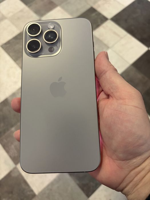 Cadoul ideal iPhone 15 pro max 256 gb baterie 100 stare nou