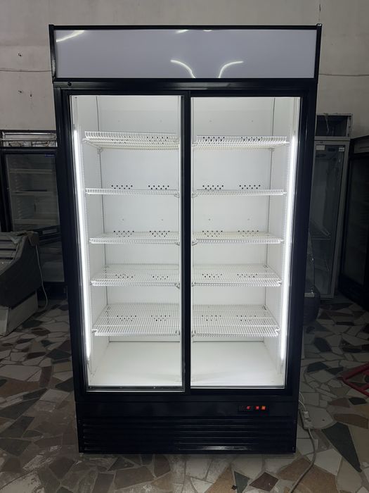 Продается  витринный холодильник