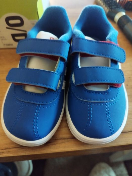 Нови маратонки Адидас, ном.24, 30 лв.