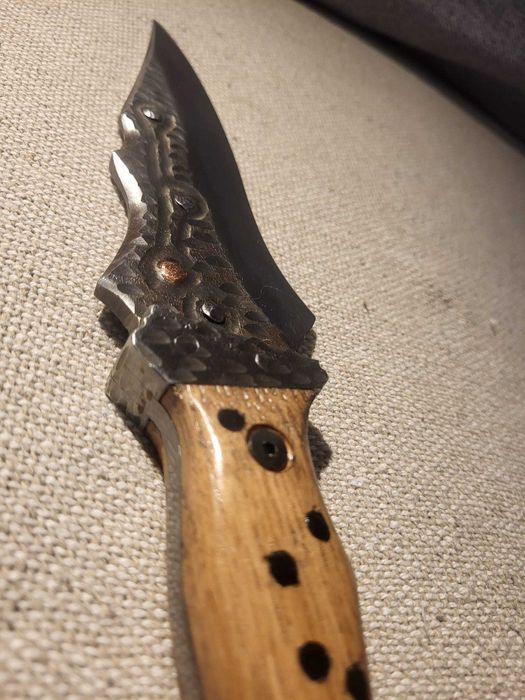 Cutit vanatoare lucrat manual, unicat, foaie arc, maner lemn