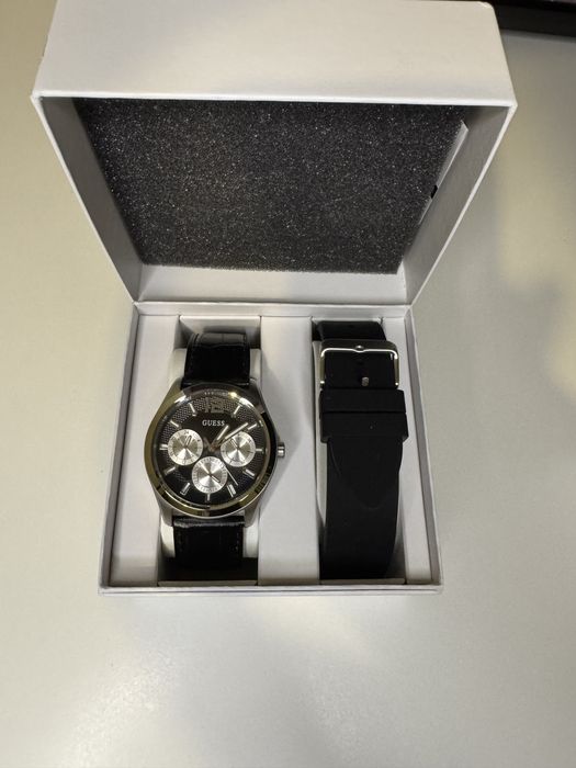 Нов мъжки аналогов кварцов часовник Guess GW0809G1