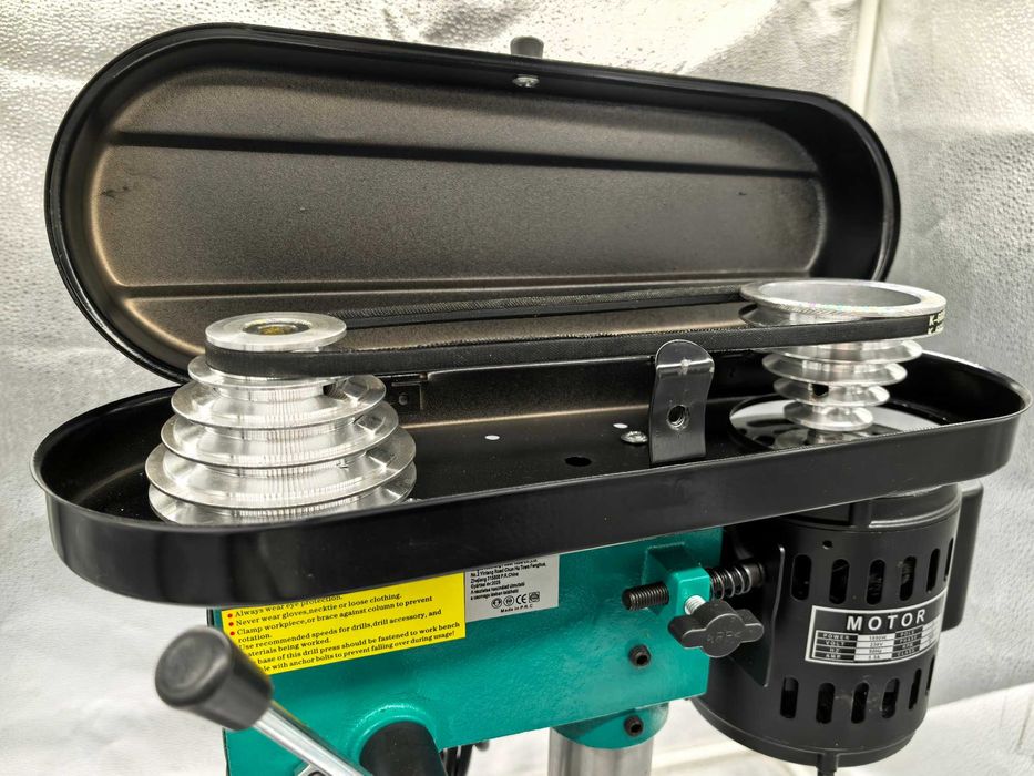 Masina de gaurit cu coloana Hitman 1950W 739 lei