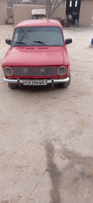 Vaz 2101.85 yil gazi bor benzindayam yuradi