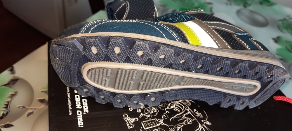 Продам кроссовки