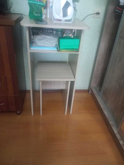 Продаётся косметический столик со стулом