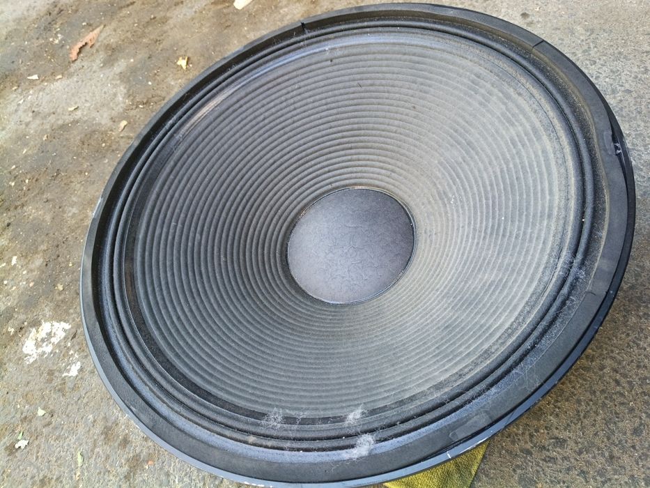 Vând subwoofer 18inch! 600w rms