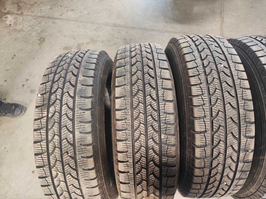 4бр.зимни гуми 225/75/16C Sava