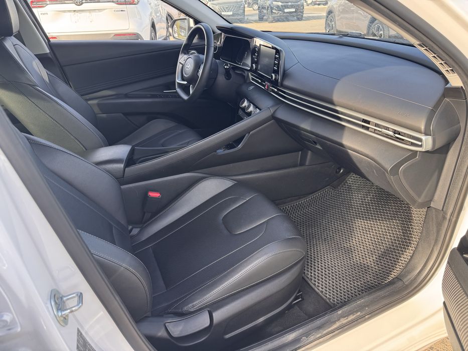 Hyundai Elantra 2024