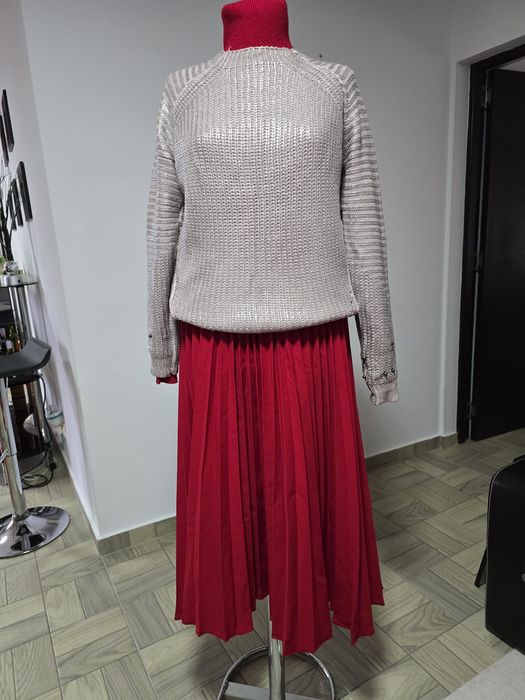 Pulover nude, model cu insertii sidefate de argintiu, pt rochii, fuste
