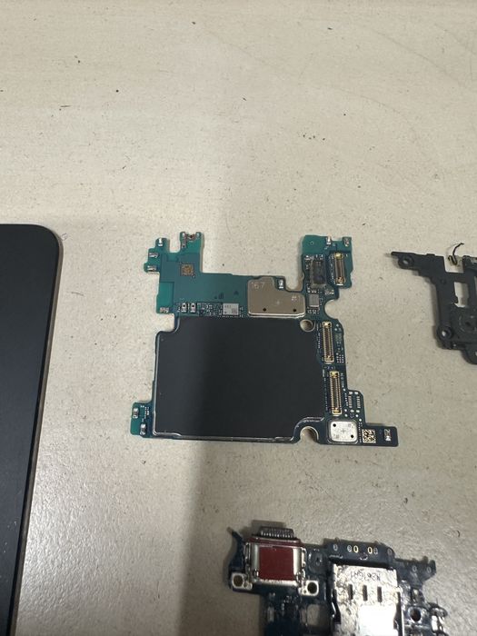 Dezmembrare samsung s22