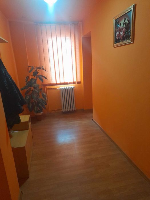 Apartament 4 camere transformat în apartament cu 3 camere plus garaj