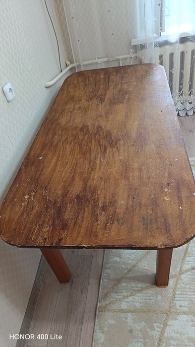 Продам б/у стол для гостиной