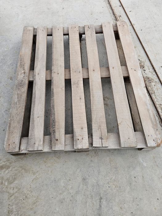 Vând paleti cca 300 bucati