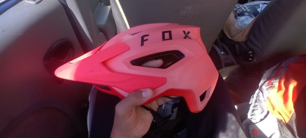 Vând cască fox speedframe