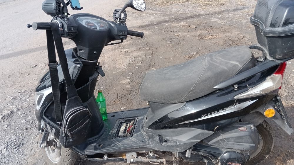 Продам м8 скутер