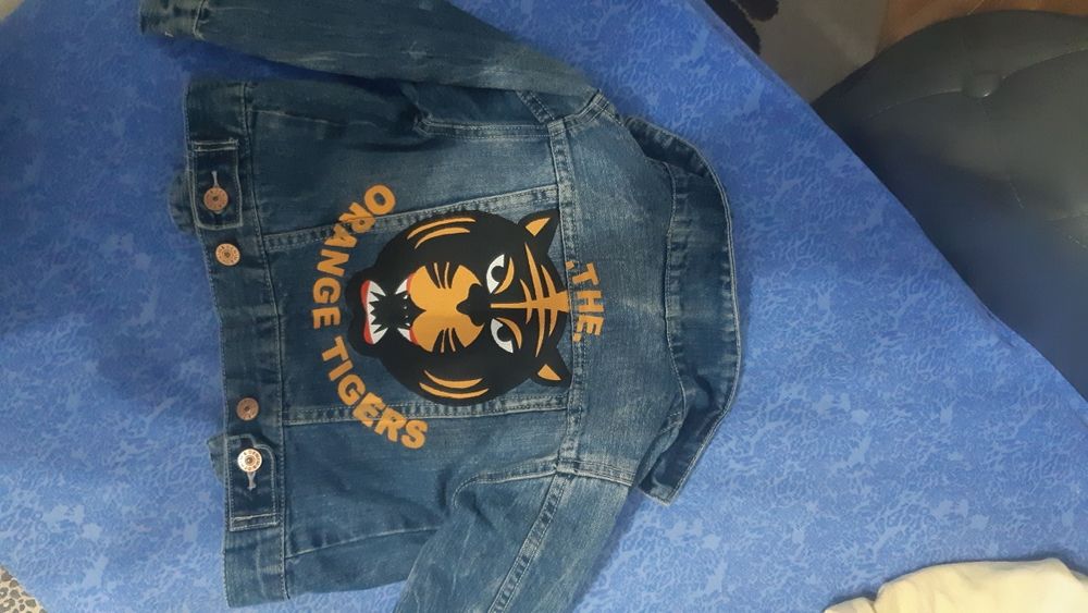 Продам джинсовую куртку для мальчика