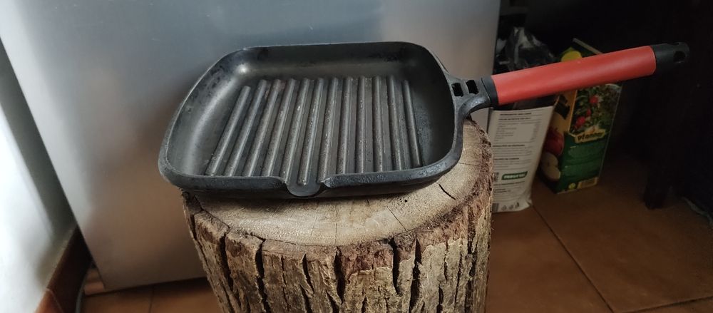 tigaie grill        .